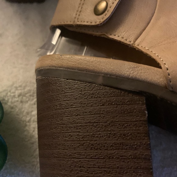 Madden Girl Sandals - Picture 4 of 8